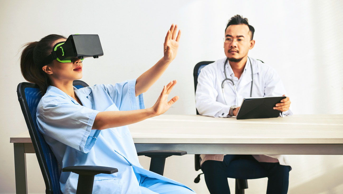 En salud y TIC, entre las tendencias que HIMSS prevé para el resto del año están la optimización del ECE, adopción de IA y machine learning, VR y wearables.