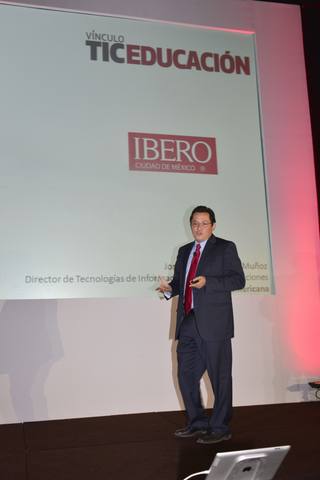 José Luis Hernández Muñoz en el escenario