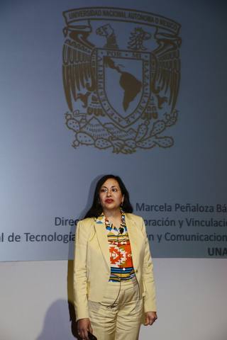 Marcela Peñaloza Báez en el escenario