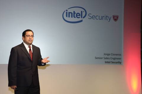 Jorge Cisneros en el escenario