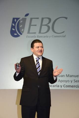 Juan Manuel Zenil Salgado en el escenario