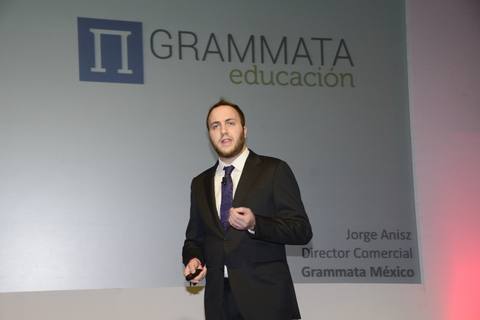 Jorge Anisz en el escenario
