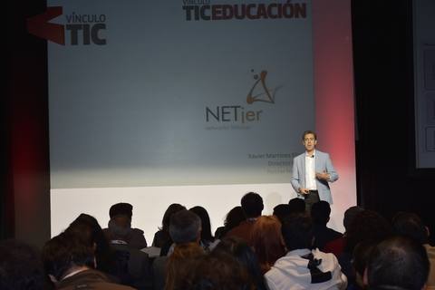 Xavier Martínez Elizalde en el escenario