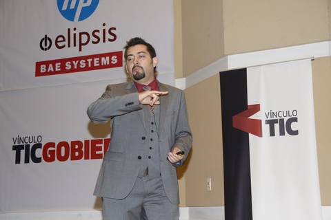 Ramón Mondragón Sotelo en el escenario