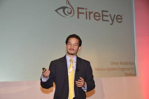 Omar Alcalá Ruíz en el escenario