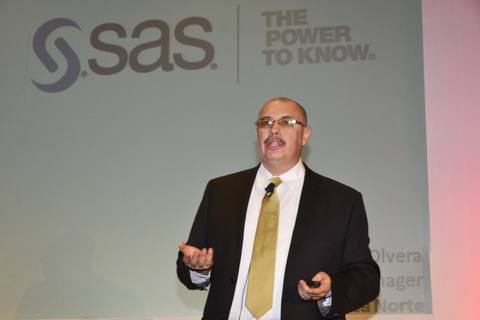 Francisco Olvera Hernández en el escenario