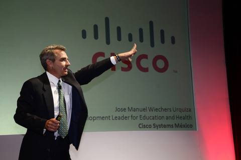 José Manuel Wiechers Urquiza en el escenario