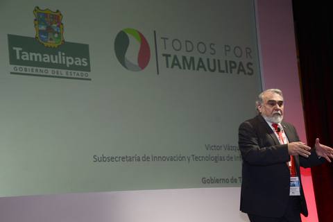 Víctor Vázquez Adame en el escenario
