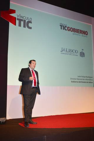 León Felipe Rodríguez Jacinto en el escenario