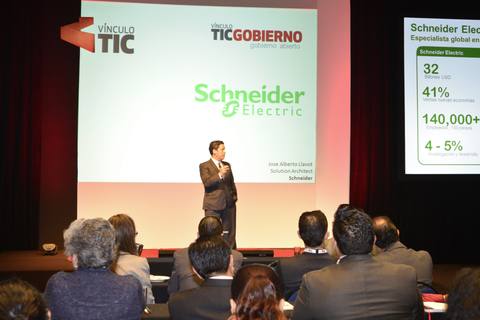 José Alberto Llavot en el escenario