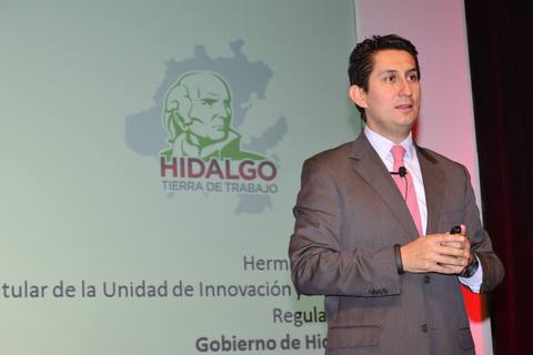 Hermilio Bravo Cuevas en el escenario