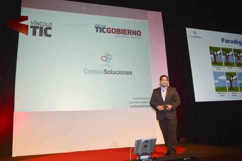 Víctor Hugo Miramón Flores en el escenario