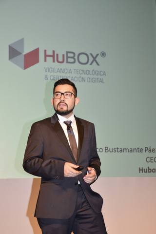Francisco Bustamante Páez en el escenario