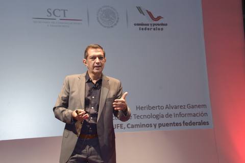 Heriberto Álvarez Ganem en el escenario
