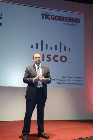 Juan Cepeda Bernes en el escenario