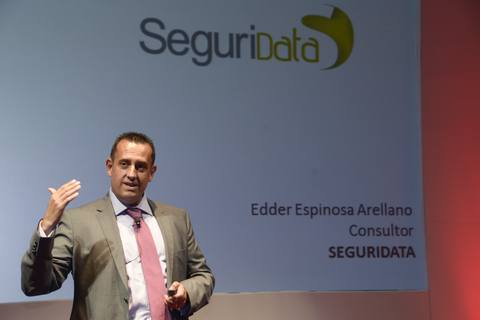 Edder Espinosa Arellano en el escenario