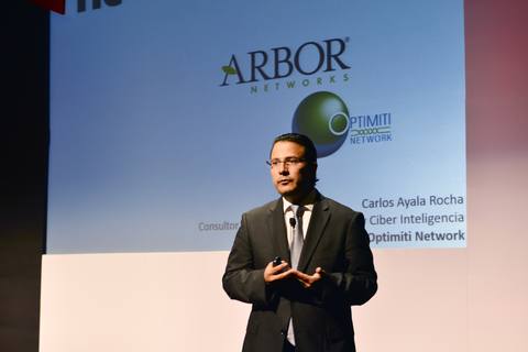 Carlos A. Ayala Rocha en el escenario