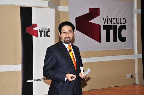 Alejandro Sotelo López en el escenario