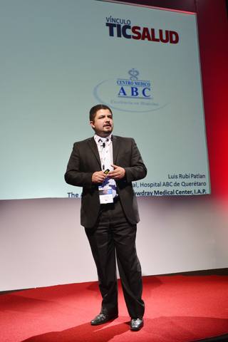 Luis Rubí Patlán en el escenario