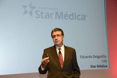 Eduardo Delgadillo en el escenario