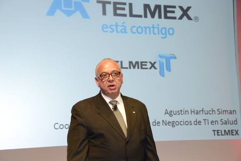 Agustín Harfuch Siman en el escenario