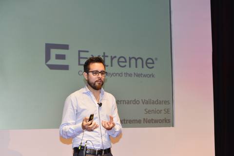 Bernardo Valladares en el escenario