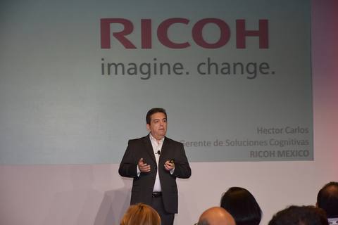 Héctor Carlos en el escenario