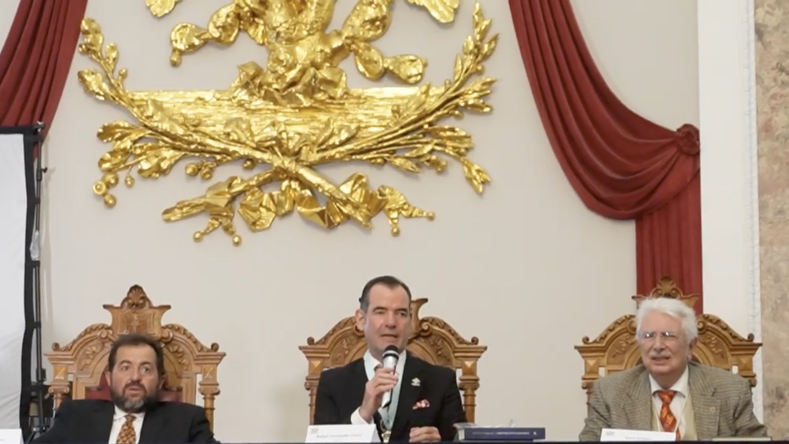 Rafael Fernández Corro en la conferencia por los 50 años de la Academia Mexicana de Informática